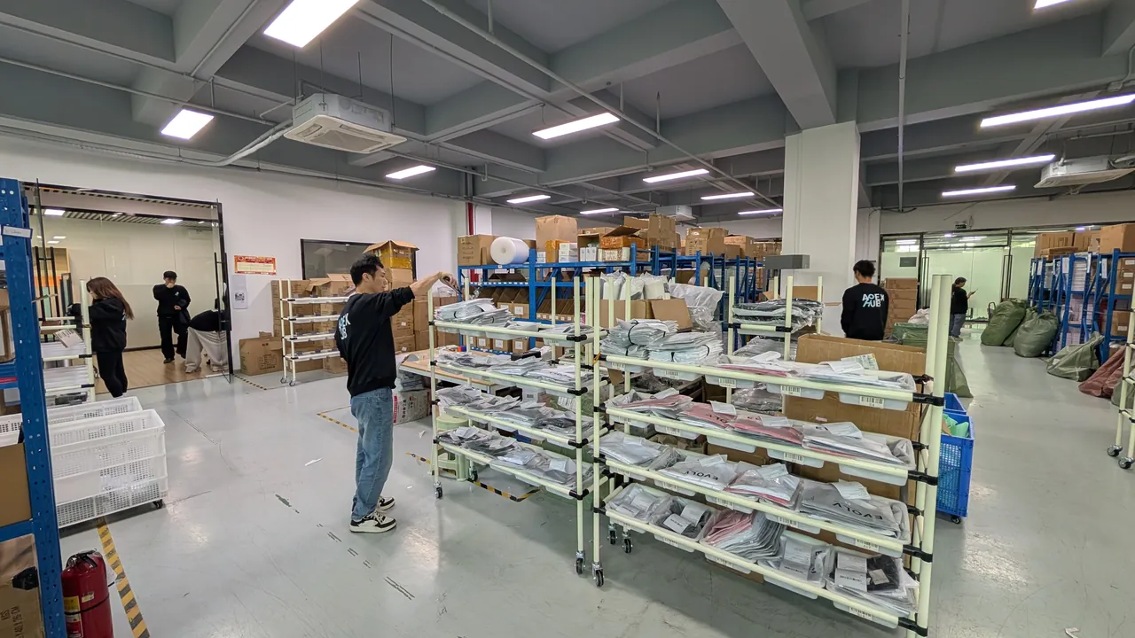 Apex Hub fulfillment operations in China