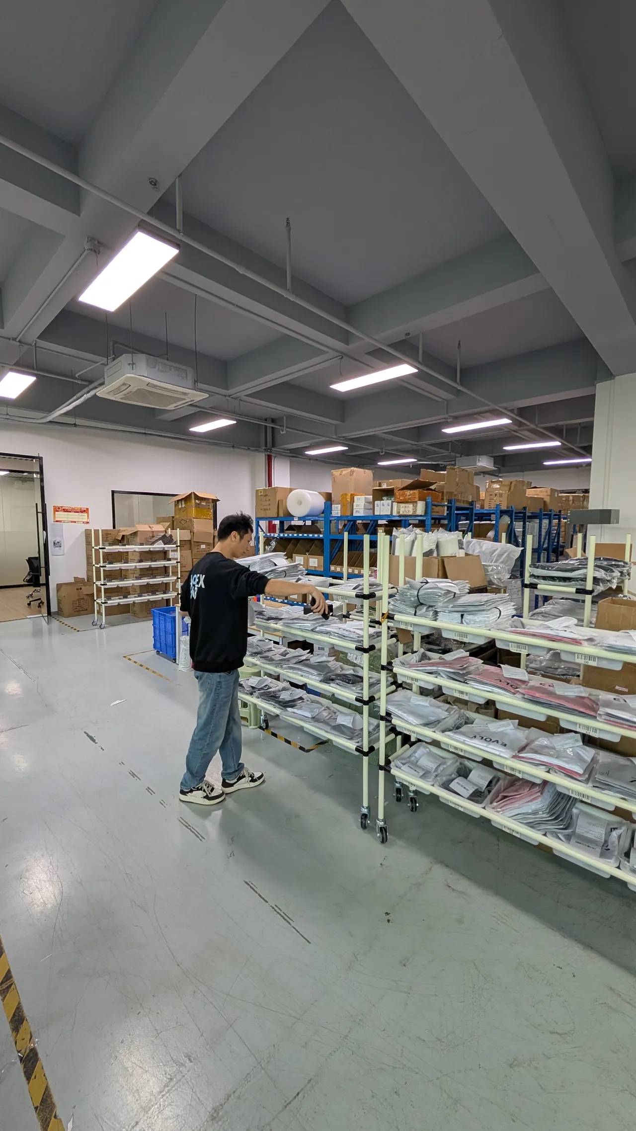 Apex Hub fulfillment operations in China